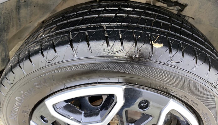 2020 Tata NEXON XM SUNROOF PETROL, Petrol, Manual, 1,16,298 km, Right Front Tyre Tread