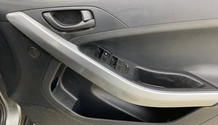 2020 Tata NEXON XM SUNROOF PETROL, Petrol, Manual, 1,16,298 km, Driver Side Door Panels Control