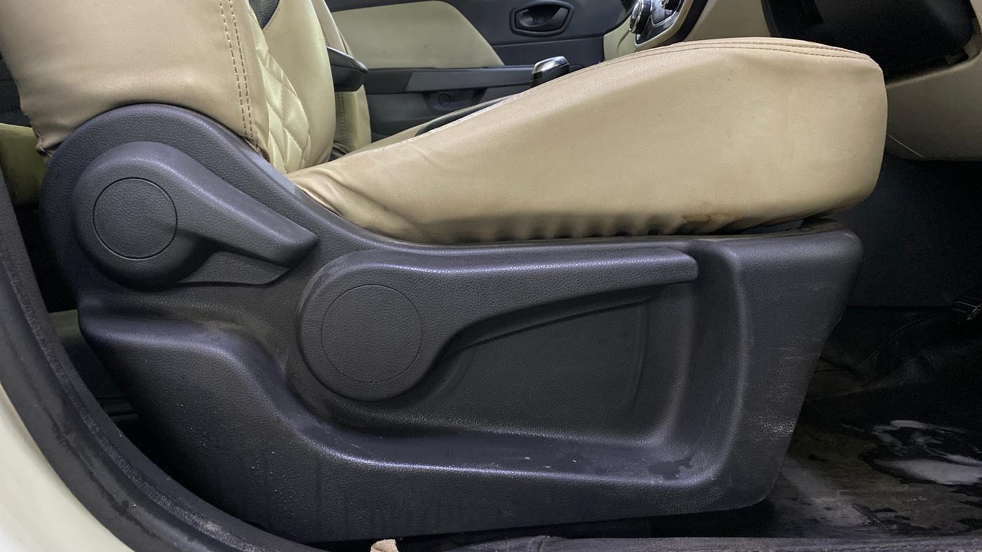 2019 Renault Captur RXL DIESEL, Diesel, Manual, 84,498 km, Driver Side Adjustment Panel