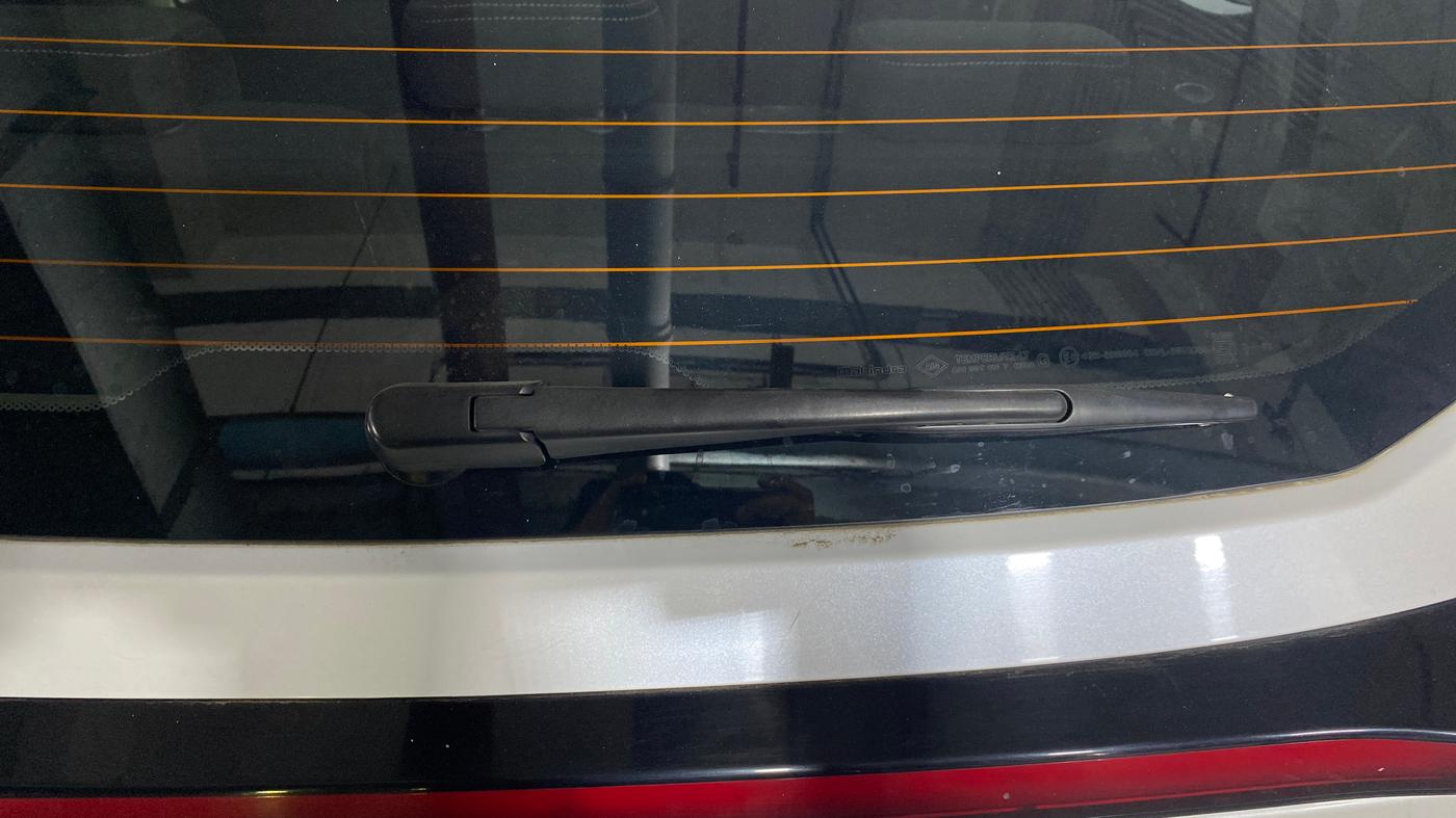 2024 Mahindra XUV 3XO AX5 1.2 L TCMPFI AT, Petrol, Automatic, 31,685 km, Rear Wiper