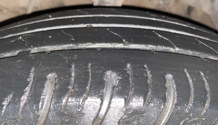 2024 Mahindra XUV 3XO AX5 1.2 L TCMPFI AT, Petrol, Automatic, 31,685 km, Left Front Tyre Tread