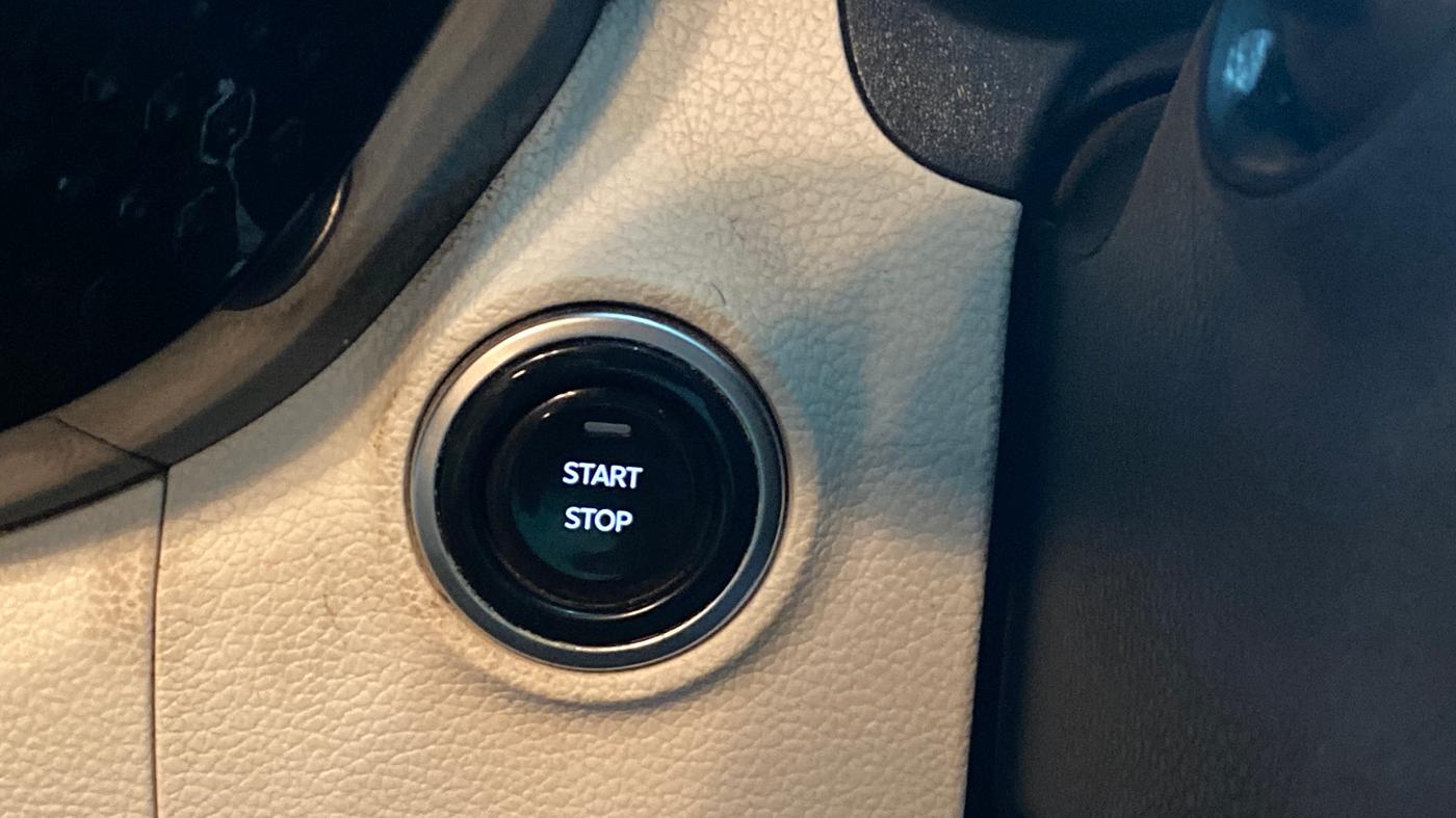 2024 Mahindra XUV 3XO AX5 1.2 L TCMPFI AT, Petrol, Automatic, 31,685 km, Keyless Start/ Stop Button
