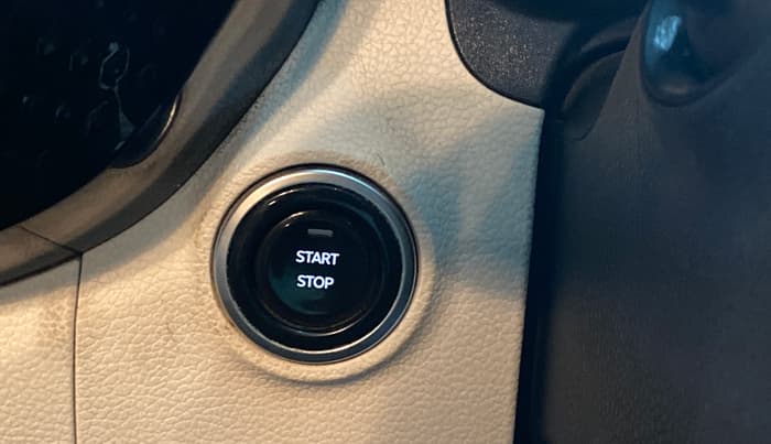 2024 Mahindra XUV 3XO AX5 1.2 L TCMPFI AT, Petrol, Automatic, 31,685 km, Keyless Start/ Stop Button