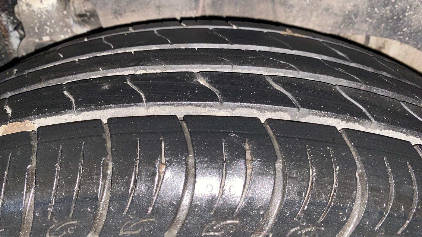 2024 Mahindra XUV 3XO AX5 1.2 L TCMPFI AT, Petrol, Automatic, 31,685 km, Left Rear Tyre Tread