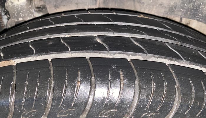 2024 Mahindra XUV 3XO AX5 1.2 L TCMPFI AT, Petrol, Automatic, 31,685 km, Left Rear Tyre Tread