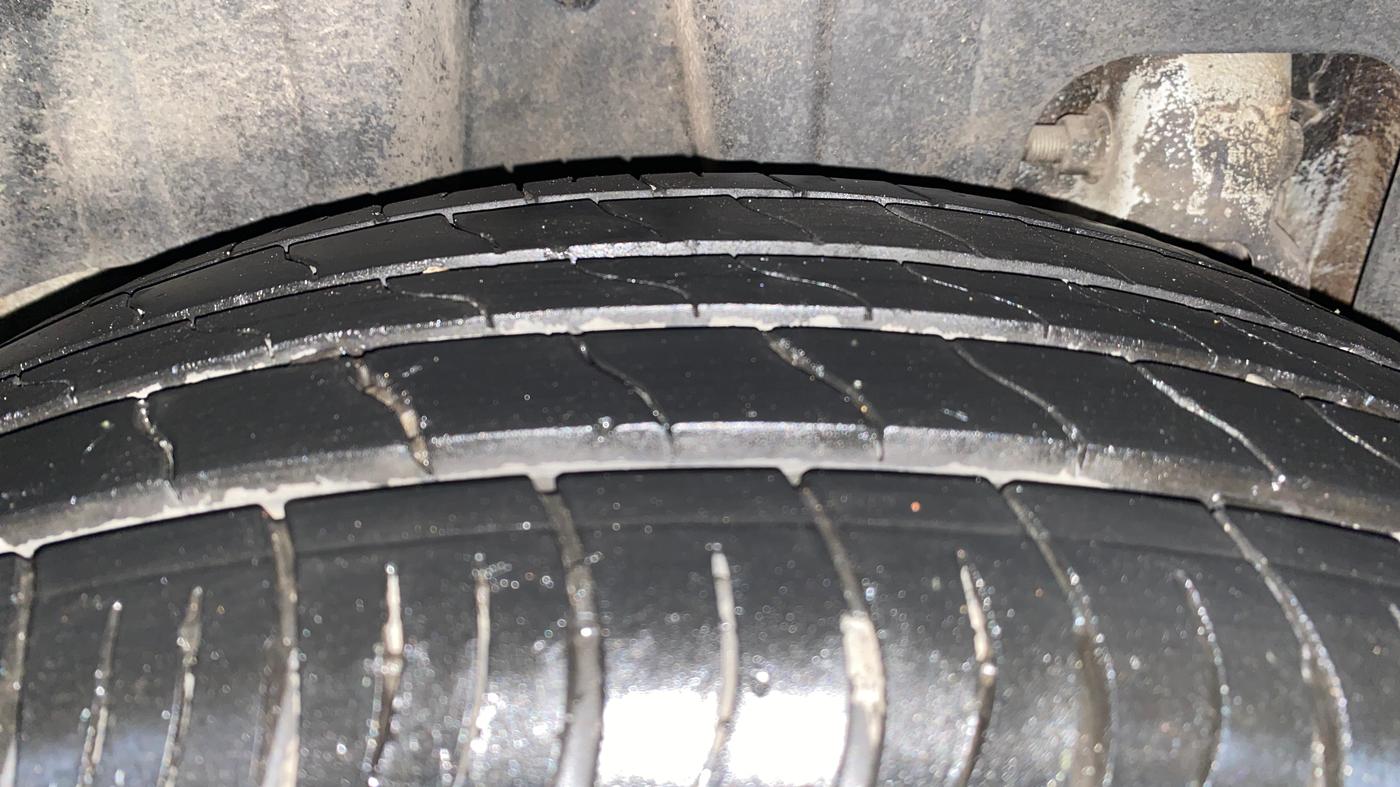 2024 Mahindra XUV 3XO AX5 1.2 L TCMPFI AT, Petrol, Automatic, 31,685 km, Right Rear Tyre Tread