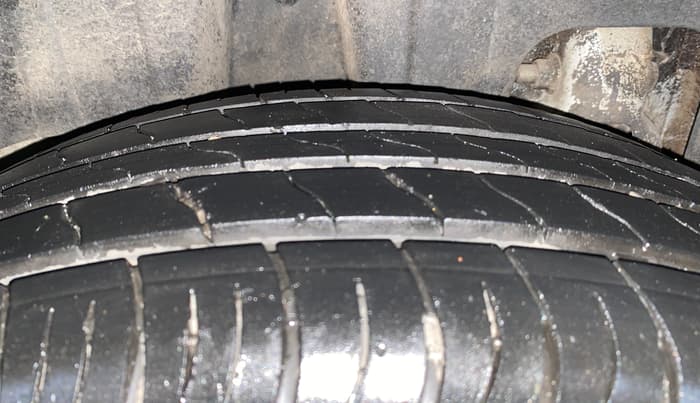 2024 Mahindra XUV 3XO AX5 1.2 L TCMPFI AT, Petrol, Automatic, 31,685 km, Right Rear Tyre Tread