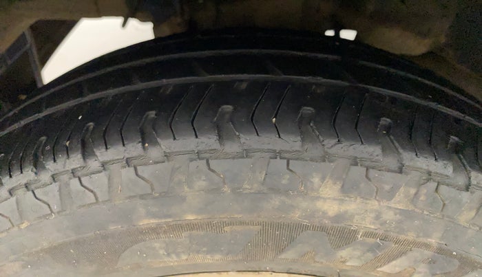 2012 Hyundai Eon D-LITE+, Petrol, Manual, 43,507 km, Right Rear Tyre Tread