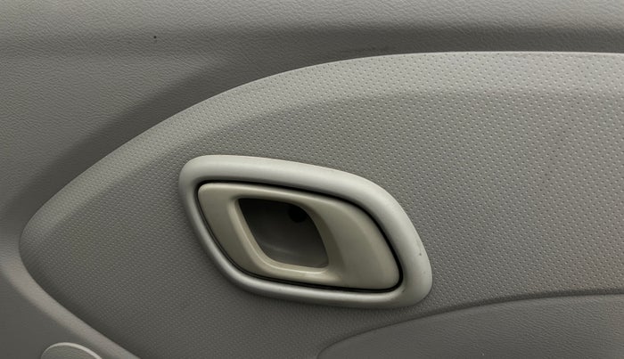 2017 Datsun Redi Go T (O), Petrol, Manual, 42,661 km, Driver Side Door Panels Control