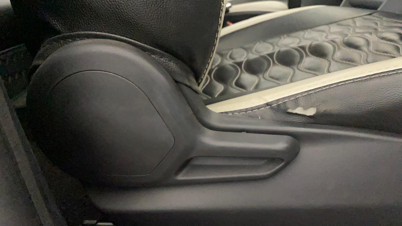 2022 Tata Tiago XM CNG, CNG, Manual, 19,250 km, Driver Side Adjustment Panel