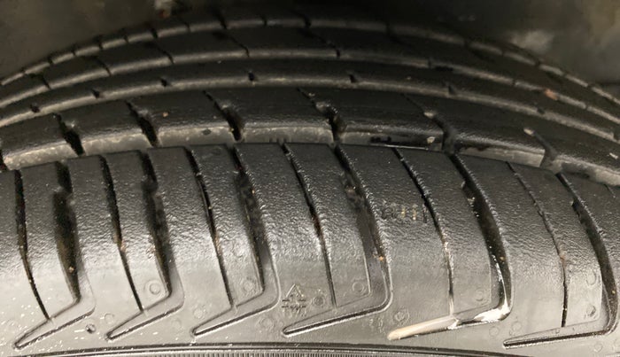 2013 Maruti A Star VXI (ABS) AT, Petrol, Automatic, 41,301 km, Right Front Tyre Tread