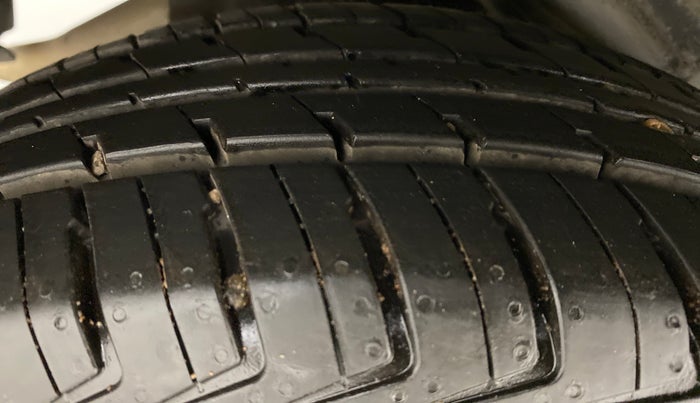 2013 Maruti A Star VXI (ABS) AT, Petrol, Automatic, 41,301 km, Right Rear Tyre Tread