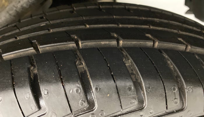 2013 Maruti A Star VXI (ABS) AT, Petrol, Automatic, 41,301 km, Left Rear Tyre Tread