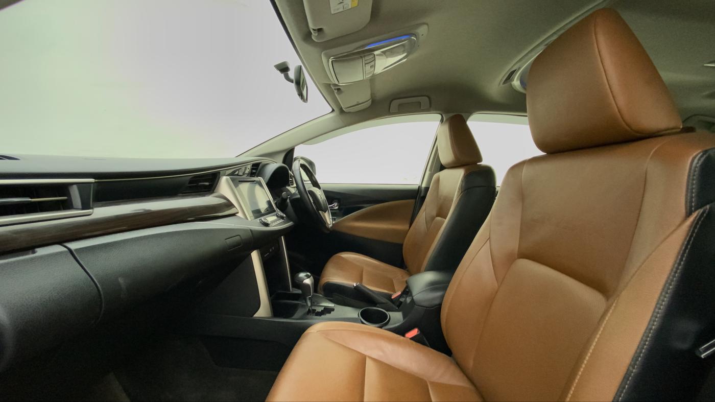 2019 Toyota Innova Crysta 2.8 ZX AT 7 STR, Diesel, Automatic, 90,337 km, Right Side Front Door Cabin