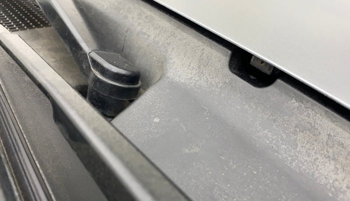 2019 Toyota Innova Crysta 2.8 ZX AT 7 STR, Diesel, Automatic, 90,337 km, Front windshield - Wiper nozzle not functional
