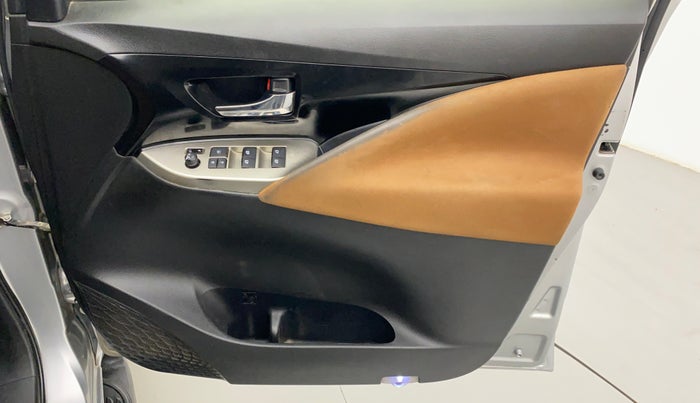 2019 Toyota Innova Crysta 2.8 ZX AT 7 STR, Diesel, Automatic, 90,337 km, Driver Side Door Panels Control
