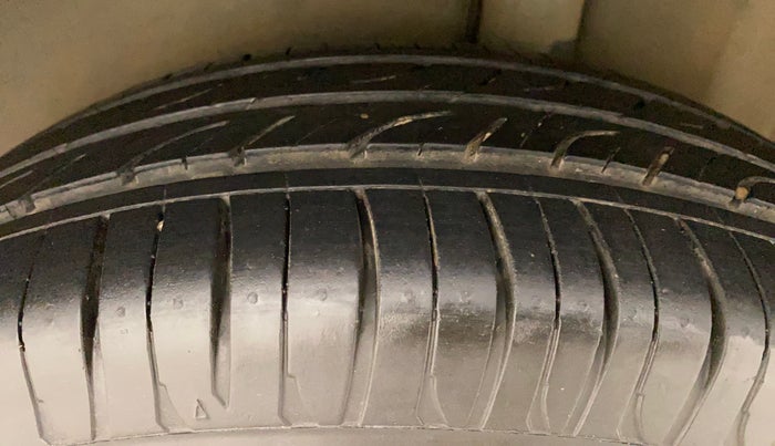 2011 Maruti Swift VDI, Diesel, Manual, 1,19,638 km, Left Rear Tyre Tread