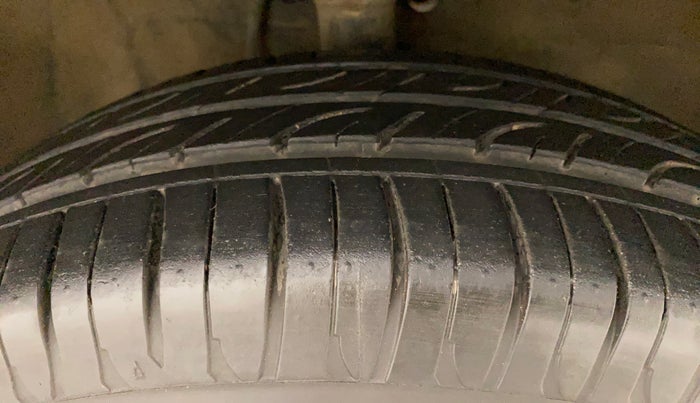 2011 Maruti Swift VDI, Diesel, Manual, 1,19,638 km, Right Front Tyre Tread