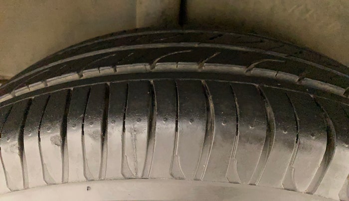 2011 Maruti Swift VDI, Diesel, Manual, 1,19,638 km, Right Rear Tyre Tread