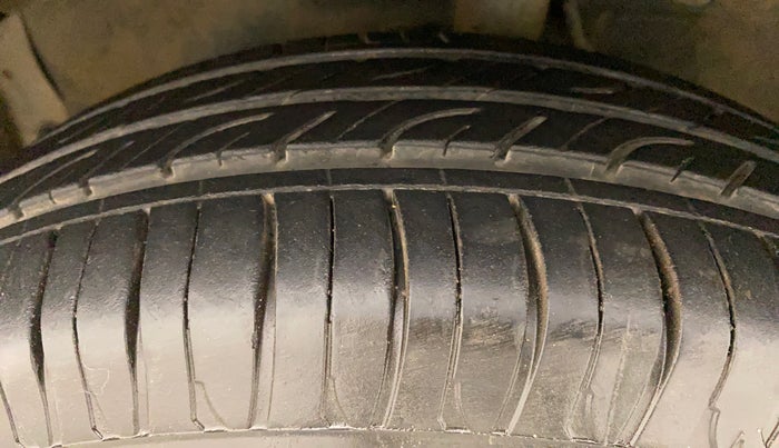 2011 Maruti Swift VDI, Diesel, Manual, 1,19,638 km, Left Front Tyre Tread