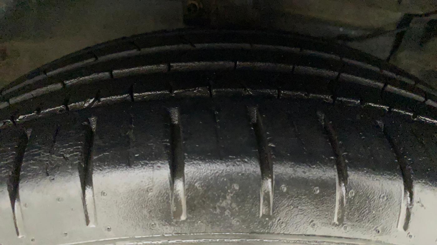 2018 Maruti Ciaz ALPHA 1.5 SHVS PETROL, Petrol, Manual, 15,871 km, Right Front Tyre Tread