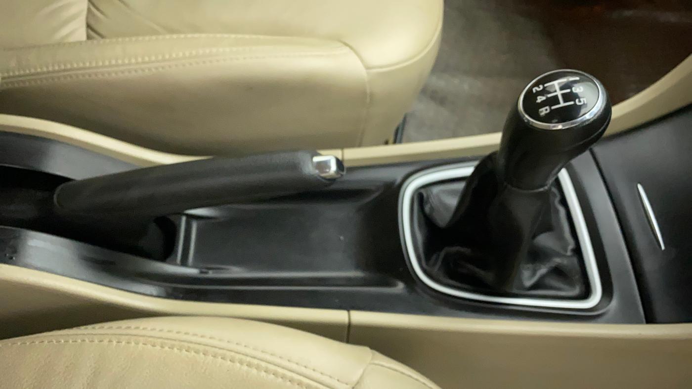 2018 Maruti Ciaz ALPHA 1.5 SHVS PETROL, Petrol, Manual, 15,871 km, Gear Lever