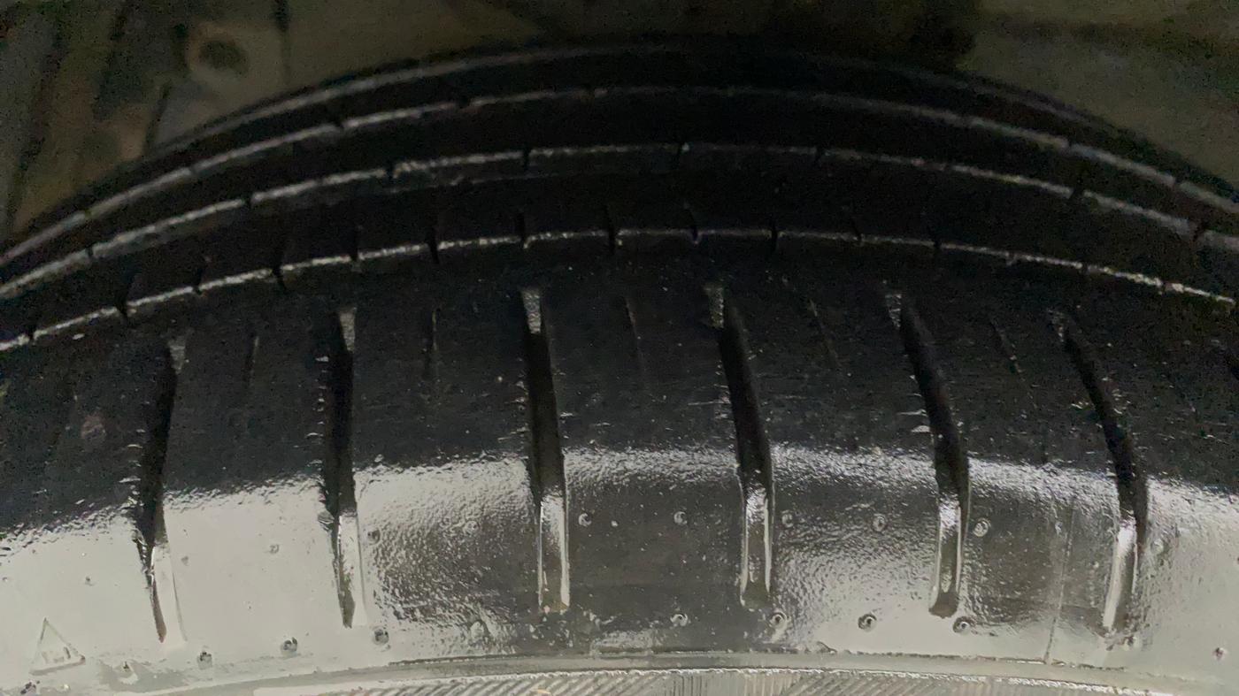2018 Maruti Ciaz ALPHA 1.5 SHVS PETROL, Petrol, Manual, 15,871 km, Left Front Tyre Tread