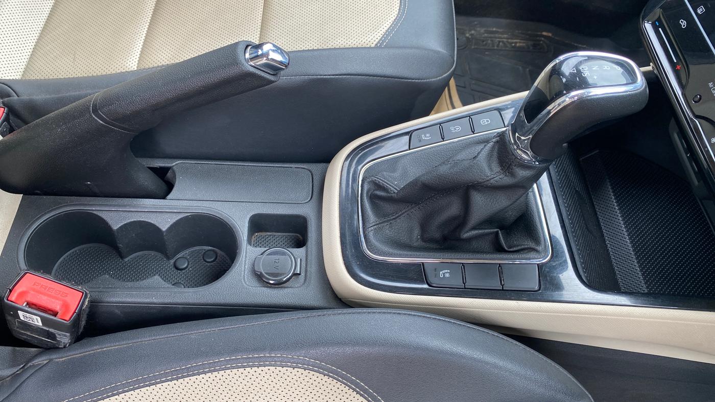2023 Skoda SLAVIA STYLE 1.5L TSI DSG, Petrol, Automatic, 77,057 km, Gear Lever