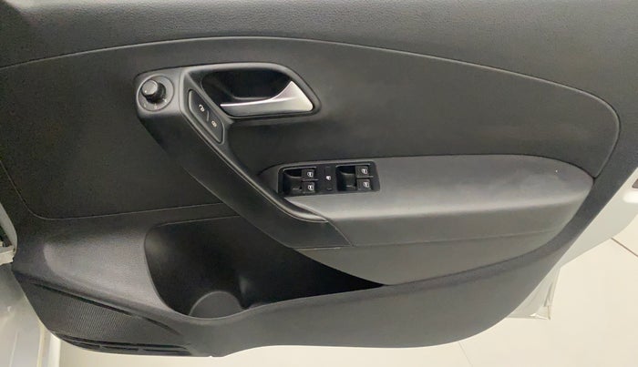 2014 Volkswagen Polo COMFORTLINE 1.2L, Petrol, Manual, 25,705 km, Driver Side Door Panels Control