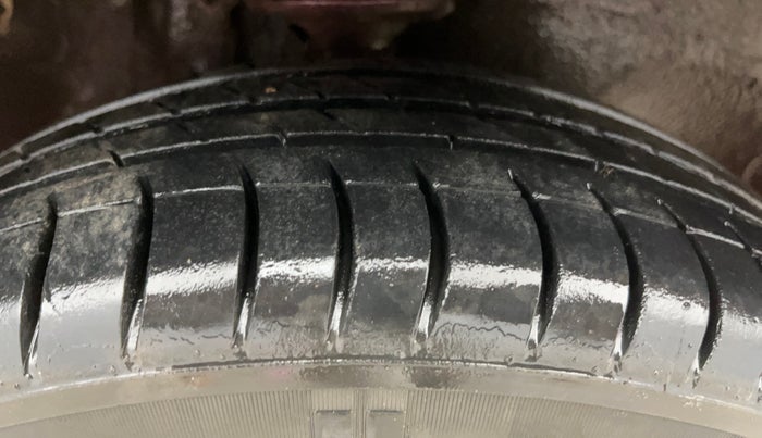 2015 Maruti Alto K10 LXI CNG, CNG, Manual, 50,747 km, Right Front Tyre Tread