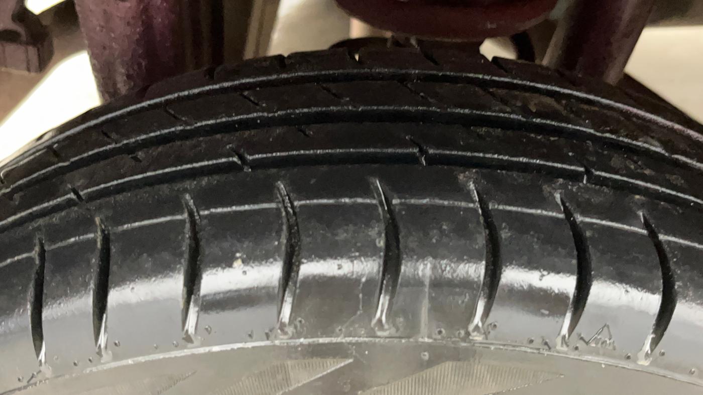 2015 Maruti Alto K10 LXI CNG, CNG, Manual, 50,754 km, Right Rear Tyre Tread