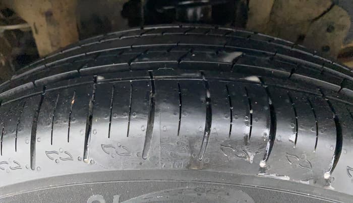 2016 Mahindra Scorpio S6 PLUS, Diesel, Manual, 47,160 km, Left Front Tyre Tread