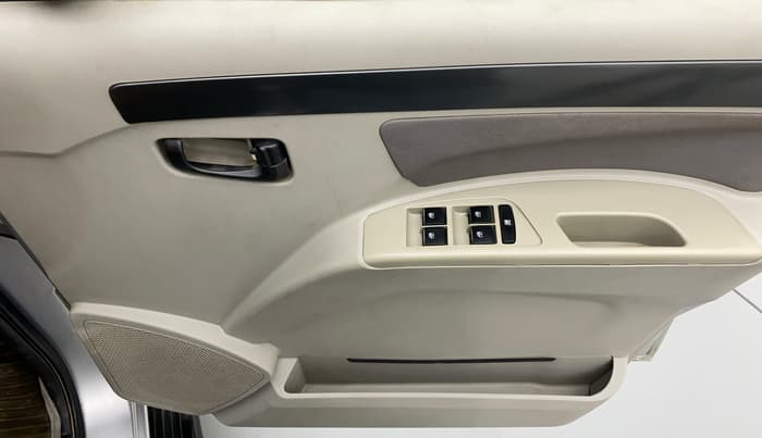 2016 Mahindra Scorpio S6 PLUS, Diesel, Manual, 47,160 km, Driver Side Door Panels Control