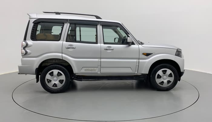 2016 Mahindra Scorpio S6 PLUS, Diesel, Manual, 47,160 km, Right Side View