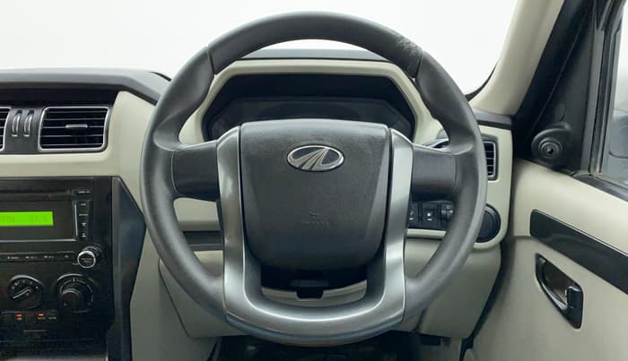 2016 Mahindra Scorpio S6 PLUS, Diesel, Manual, 47,160 km, Steering Wheel Close Up