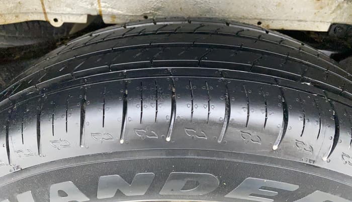 2016 Mahindra Scorpio S6 PLUS, Diesel, Manual, 47,160 km, Right Rear Tyre Tread