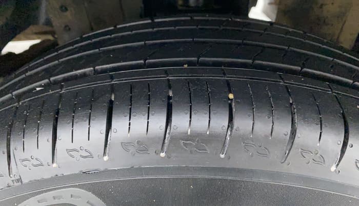 2016 Mahindra Scorpio S6 PLUS, Diesel, Manual, 47,160 km, Right Front Tyre Tread
