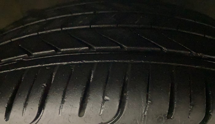 2022 Hyundai NEW I20 SPORTZ 1.5 MT, Diesel, Manual, 66,745 km, Right Front Tyre Tread