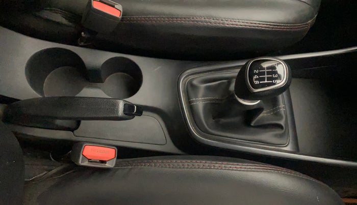 2022 Hyundai NEW I20 SPORTZ 1.5 MT, Diesel, Manual, 66,745 km, Gear Lever