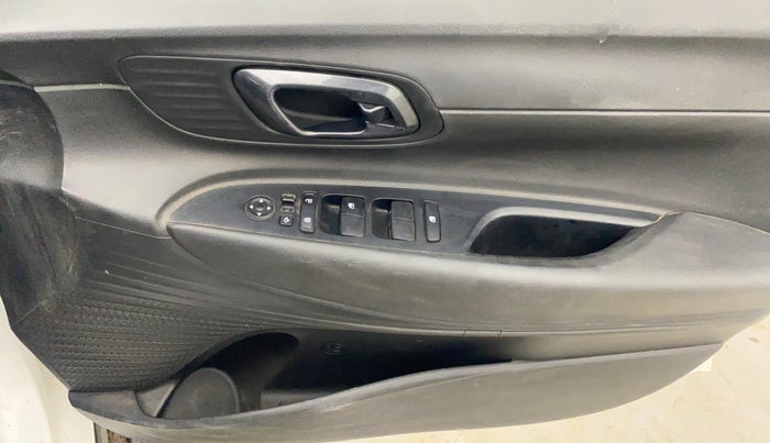 2022 Hyundai NEW I20 SPORTZ 1.5 MT, Diesel, Manual, 66,745 km, Driver Side Door Panels Control