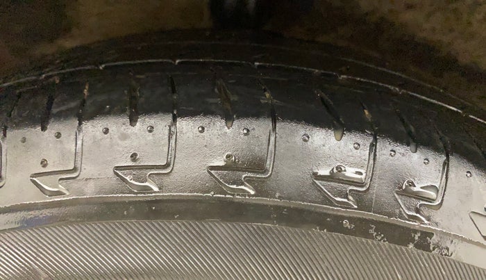 2015 Hyundai Grand i10 ASTA AT 1.2 KAPPA VTVT, Petrol, Automatic, 72,126 km, Right Rear Tyre Tread