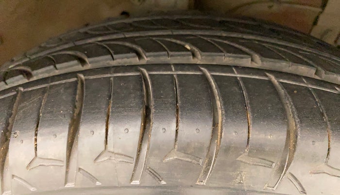 2017 Maruti Swift Dzire ZDI AMT, Diesel, Automatic, 88,411 km, Right Front Tyre Tread
