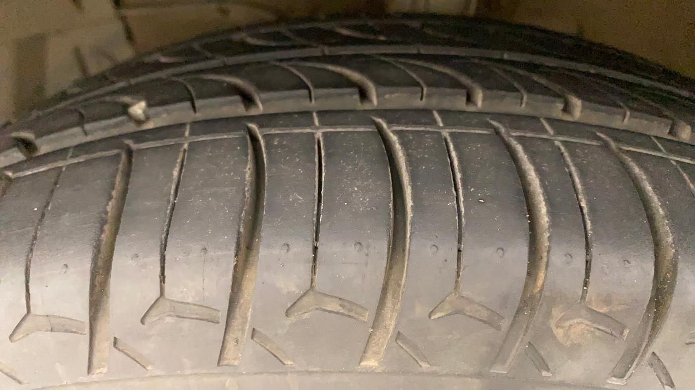 2017 Maruti Swift Dzire ZDI AMT, Diesel, Automatic, 88,411 km, Left Front Tyre Tread