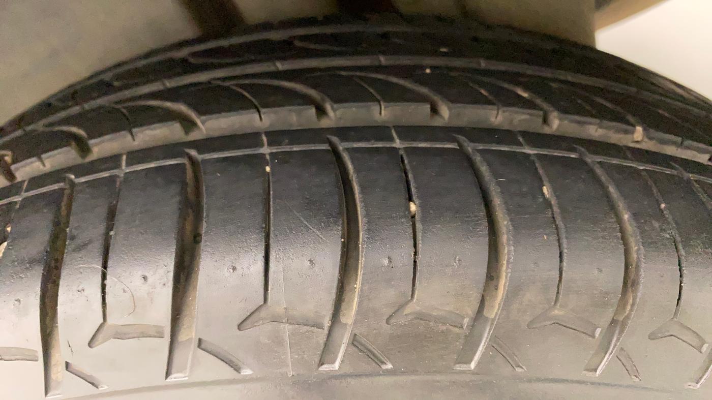 2017 Maruti Swift Dzire ZDI AMT, Diesel, Automatic, 88,411 km, Left Rear Tyre Tread
