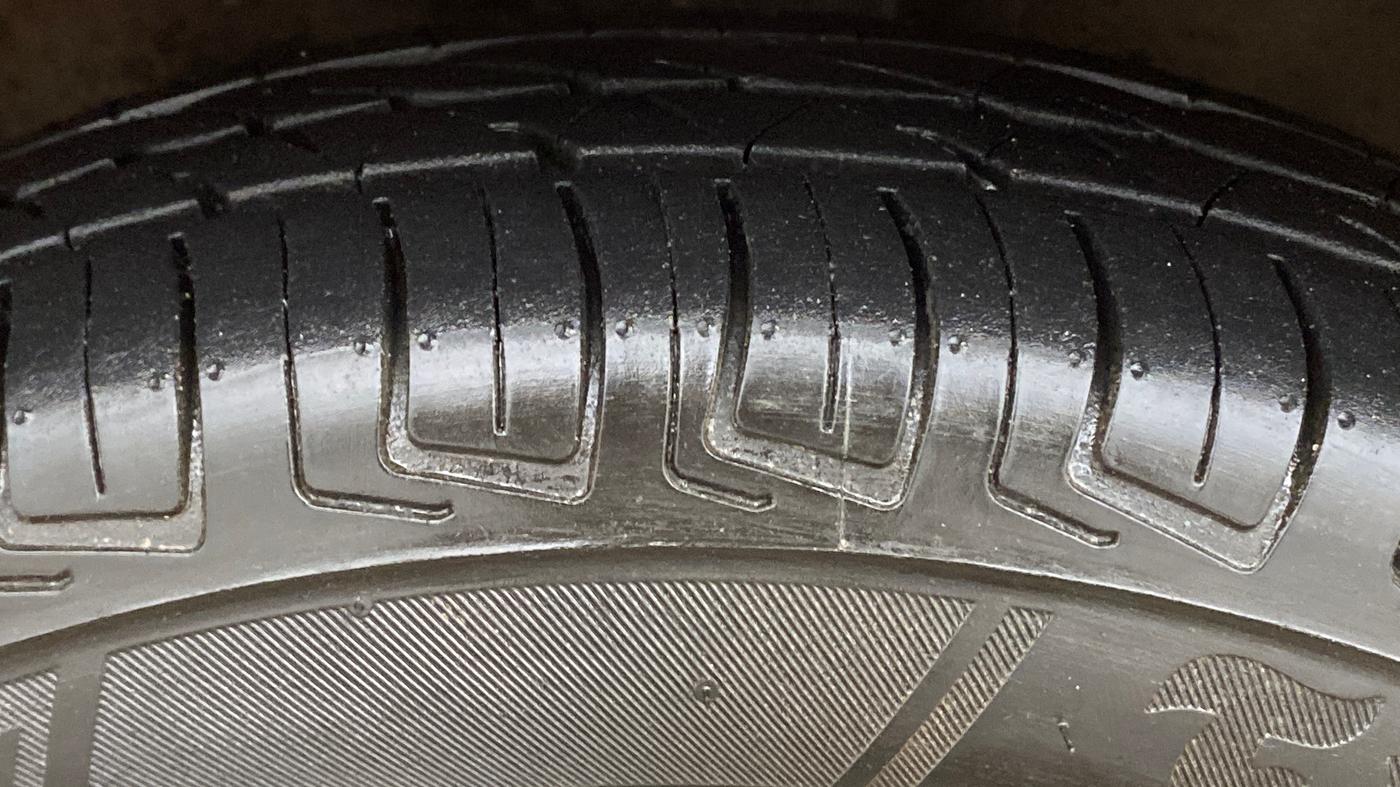 2013 Maruti Wagon R 1.0 LXI, Petrol, Manual, 84,321 km, Left Front Tyre Tread