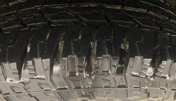 2015 Renault Duster 85 PS RXL DIESEL, Diesel, Manual, 98,396 km, Right Rear Tyre Tread