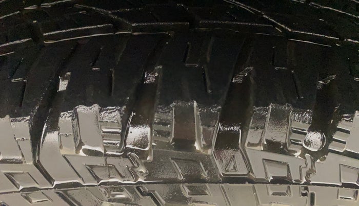 2015 Renault Duster 85 PS RXL DIESEL, Diesel, Manual, 98,396 km, Left Front Tyre Tread