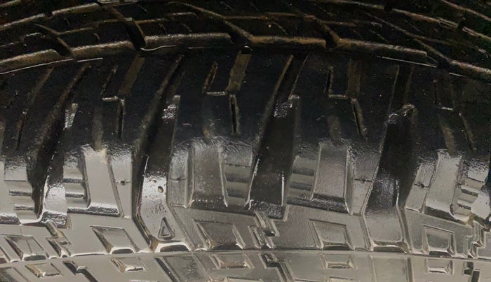 2015 Renault Duster 85 PS RXL DIESEL, Diesel, Manual, 98,396 km, Right Front Tyre Tread