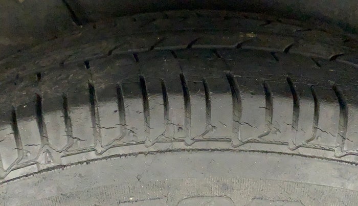 2013 Hyundai i10 ASTA 1.2, Petrol, Manual, 42,857 km, Right Rear Tyre Tread
