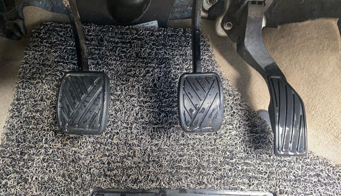 2017 Maruti Ciaz DELTA 1.4 MT PETROL, Petrol, Manual, 77,346 km, Pedals